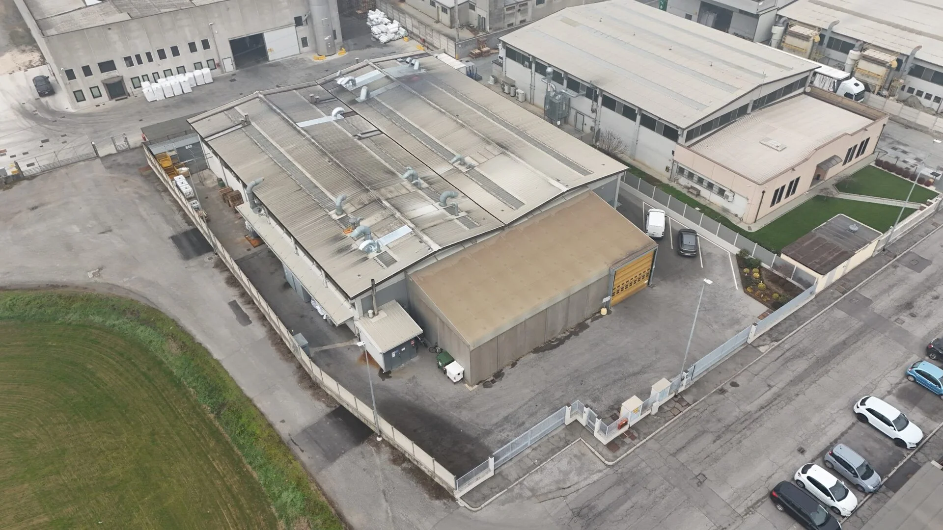 Ispezione aerea edificio industriale Brescia drone